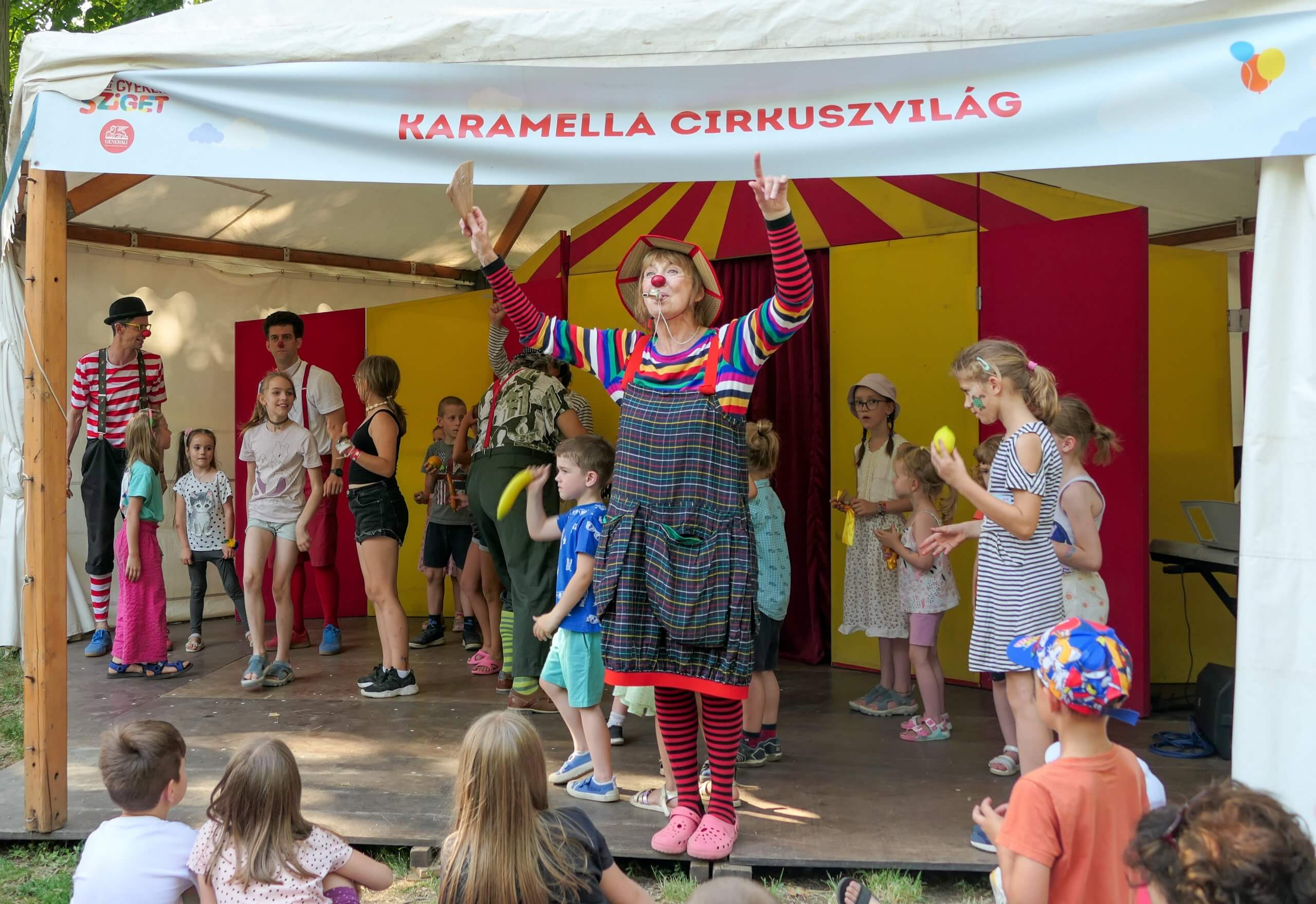 ARTISTÁK, BOHÓCOK A CIRKUSZ VILÁGÁBÓL