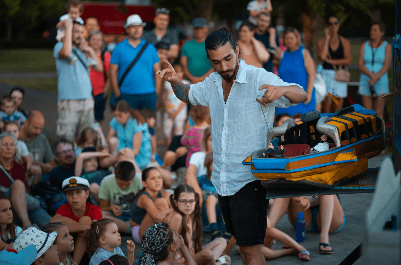 kámfor zenés bábszínház generali gyerek sziget 04